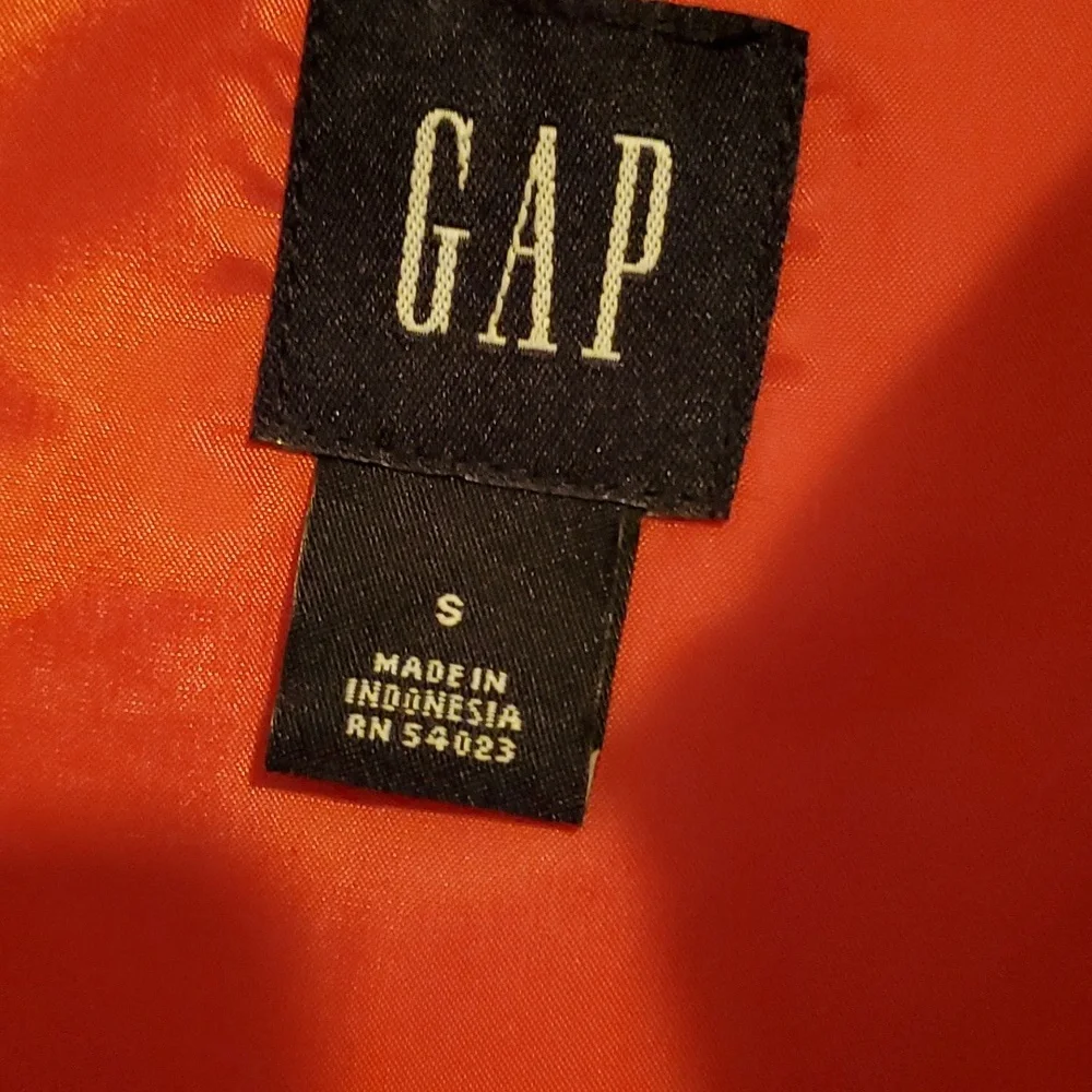 Gap Pink Puffer Vest - Picture 2 of 8